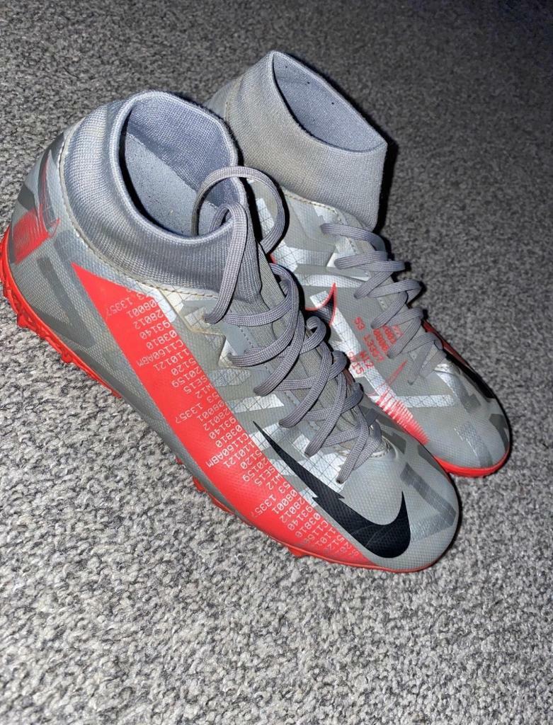 astroturf boots size 7